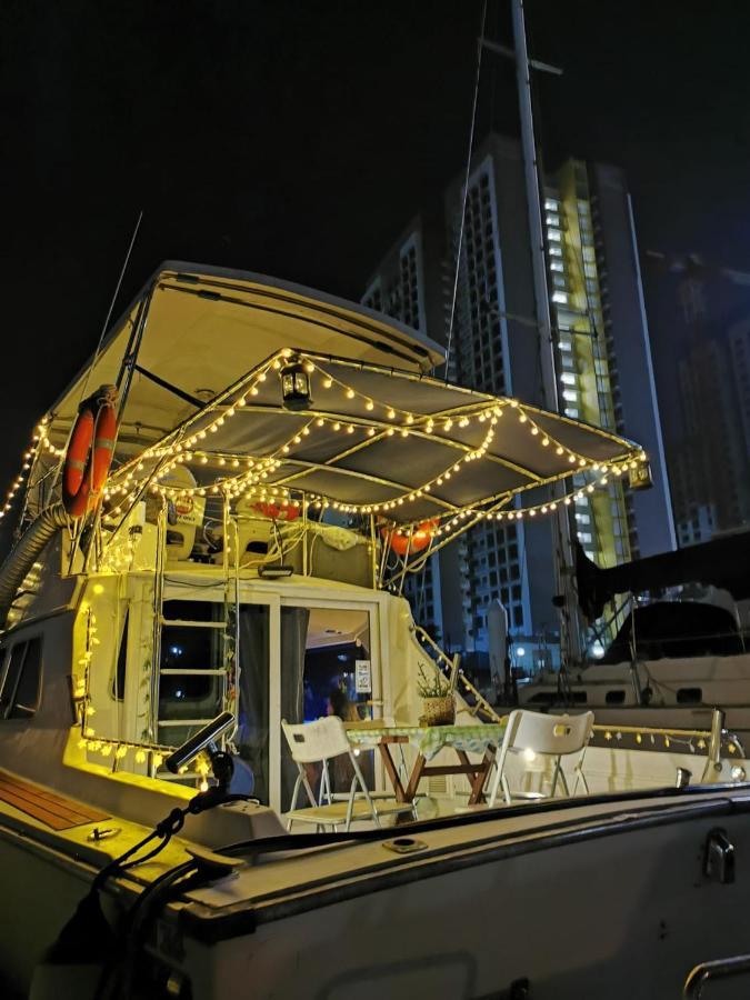 Sweet Elegant Boat Home @ Marina Waterfront Singapore Bagian luar foto