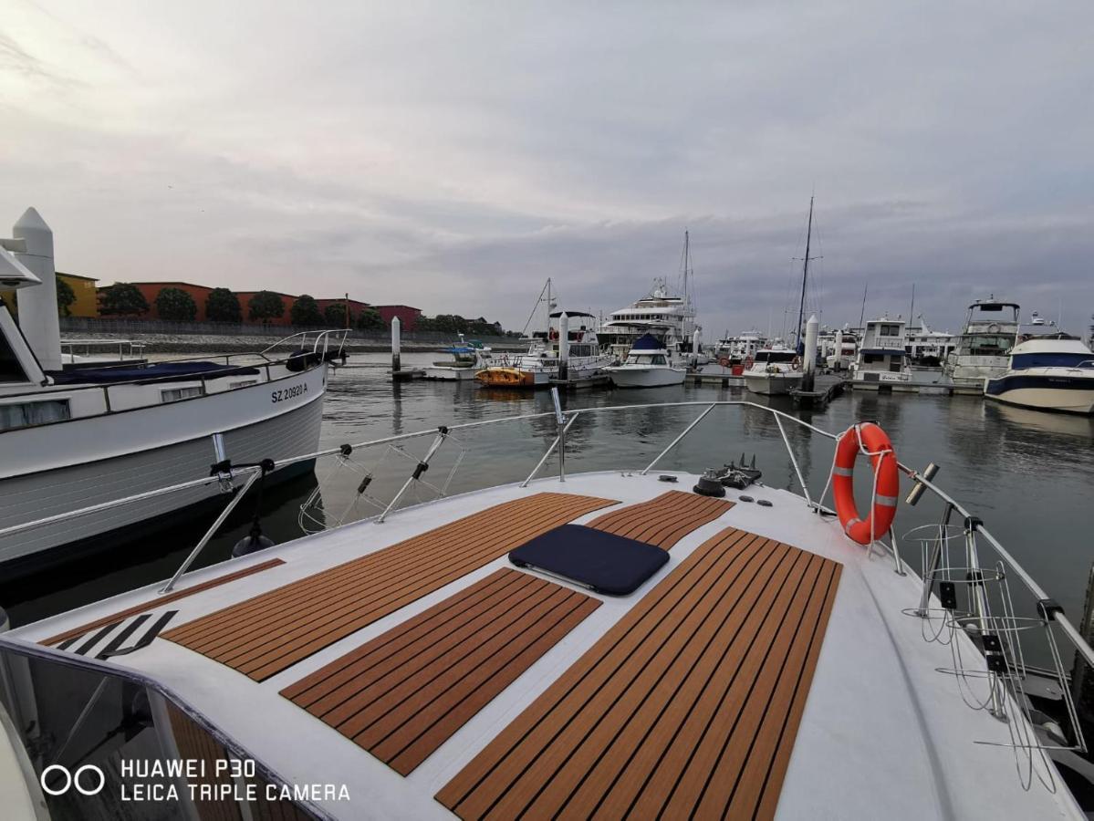 Sweet Elegant Boat Home @ Marina Waterfront Singapore Bagian luar foto