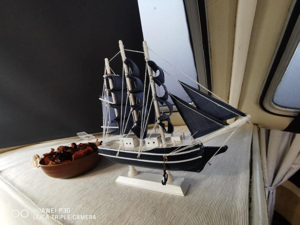 Sweet Elegant Boat Home @ Marina Waterfront Singapore Bagian luar foto